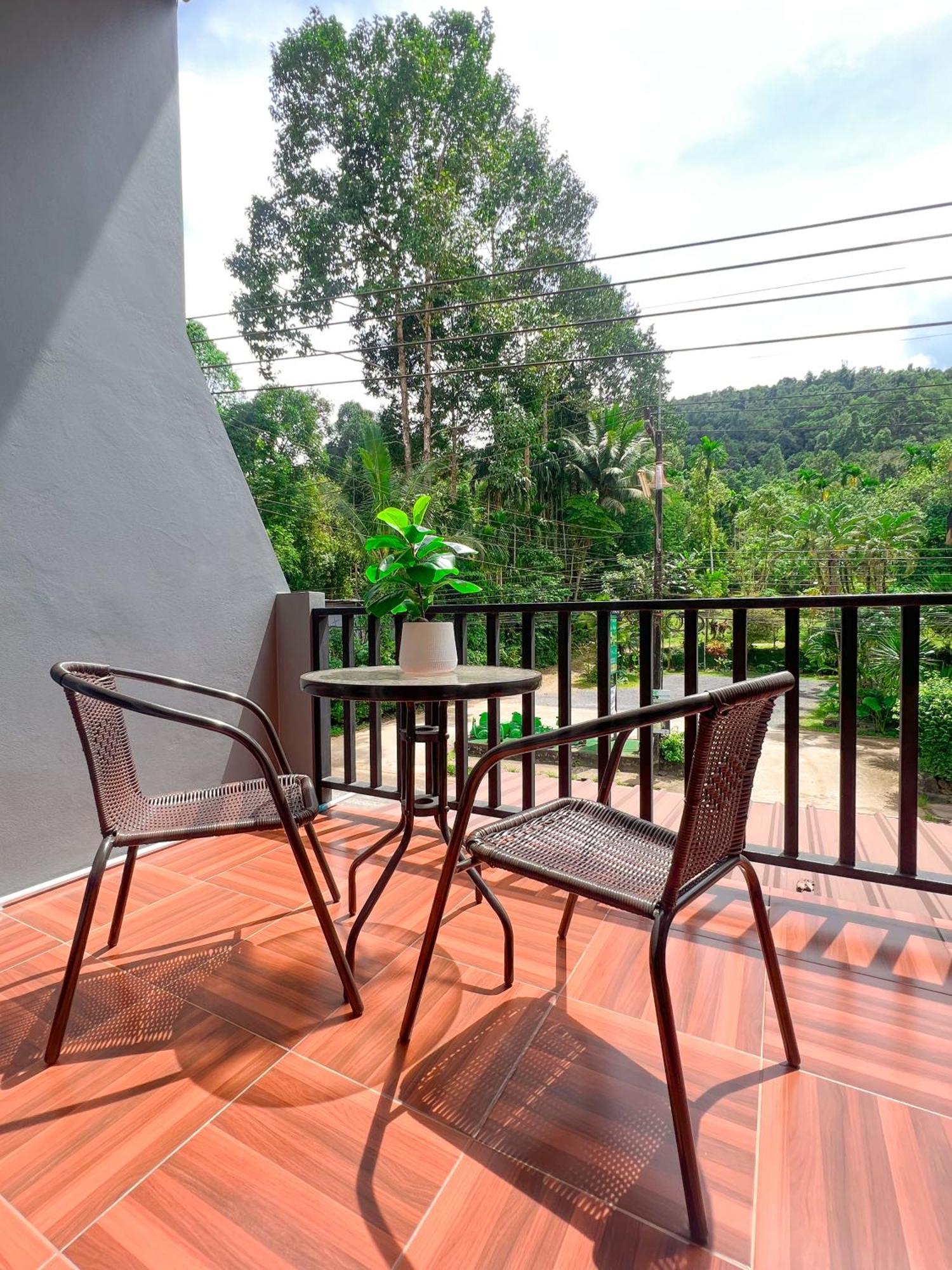 Private Room With Share Bathroom At Little Wild House Khaosok Khao Sok National Park Exterior foto