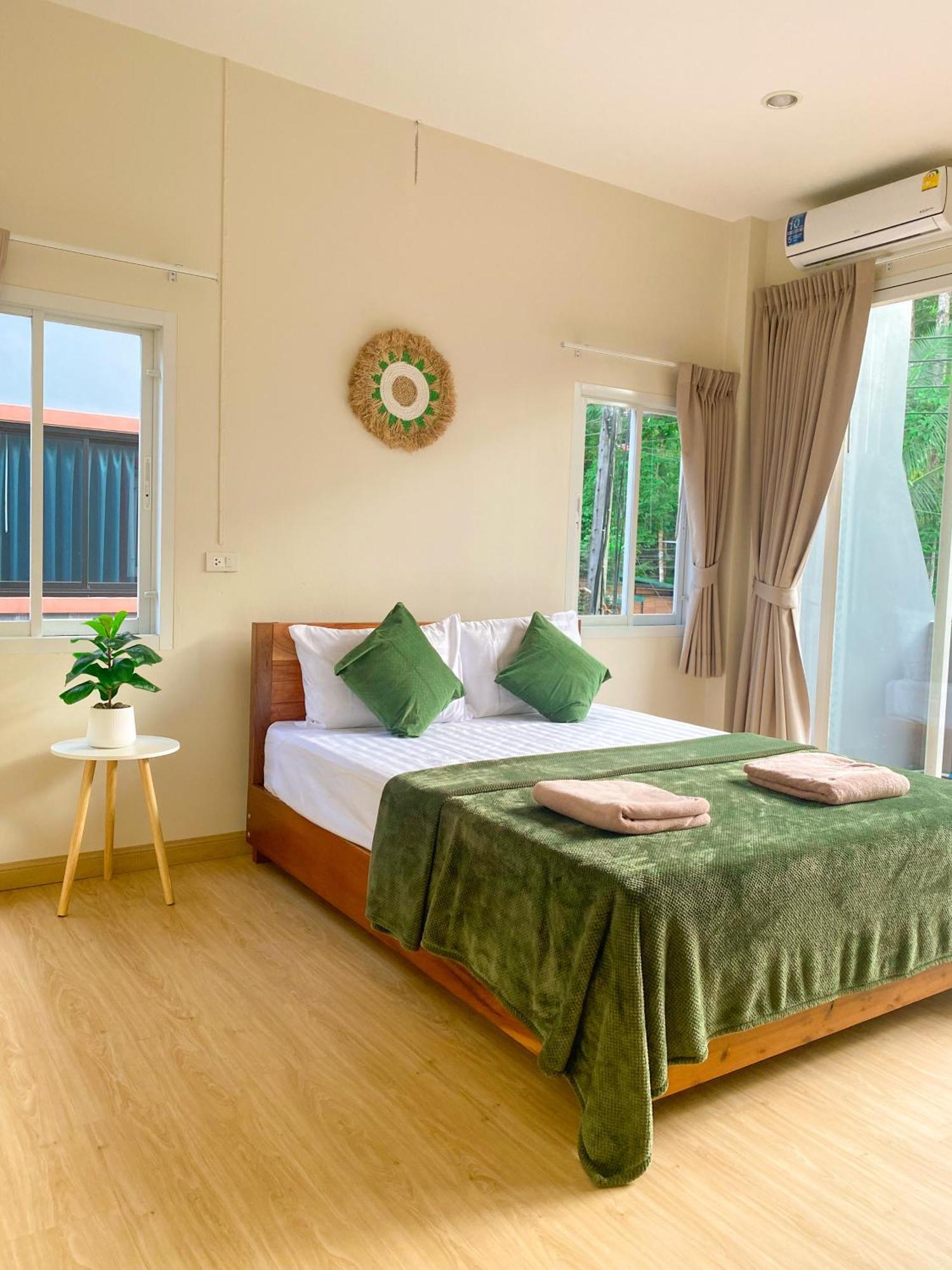 Private Room With Share Bathroom At Little Wild House Khaosok Khao Sok National Park Exterior foto